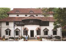 കൊല്ലങ്കോട് കൊട്ടാരത്തിന്  'ശാപമോക്ഷം': സന്ദര്‍ശകര്‍ക്കായി വെള്ളിയാഴ്ച തുറന്നു നല്‍കി