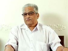 വള്ളിക്കുന്ന്  റെയില്‍വേ ഗേറ്റില്‍ ട്രെയിന്‍ ഇടിച്ച് ഒരാള്‍ മരിച്ചു: എഗ് മോര്‍ എക്‌സ്പ്രസ് ഇടിച്ച്? 