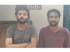കുന്നമംഗലത്ത് വൻ ലഹരി വേട്ട:2000 ൽ അധികം ലഹരി ഗുളികകളുമായി യുവാക്കൾ പോലീസ് പിടിയിൽ
