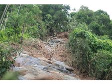    അന്‍വര്‍ എംഎല്‍എയുടെ കരാറുകാരന്റെ അനധികൃത വില്ല നിര്‍മ്മാണസ്ഥലത്തും ഉരുള്‍പൊട്ടല്‍! 