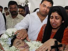 മരട് സ്കൂള്‍ ബസ് അപകടം: കരോളിന് കണ്ണീർ കുതിർന്ന യാത്രാമൊഴി,മരണം ഒരു നാടിനെ വേദനയിലാഴ്ത്തി!! 