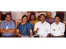 നിപ പോരാളികള്‍ക്ക് കോഴിക്കോടിന്റ സ്‌നേഹാദരം; എല്ലാവരും ഒരേ വേദിയില്‍