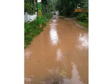 പായിപ്ര സൊസൈറ്റിപ്പടി തൃക്കളത്തൂര്‍ റോഡ് തകര്‍ന്നു: ഗതാഗത തടസ്സം സൃഷ്ടിക്കുന്നത്  ഓട! 