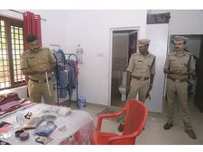  വീട് കുത്തിത്തുറന്ന് 30 പവനും  പണവും കവര്‍ന്നു: സംഭവം തൃശൂരില്‍!  ഐപ്പോഡും കള്ളന്‍ പൊക്കി! 
