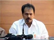 പിണറായി വിജയൻ ഭൂമാഫിയയുടെ കൈയ്യിൽ; നെല്‍വയലുകളെയും തണ്ണീര്‍ത്തടങ്ങളെയും  ഇല്ലാതാക്കുന്നു...