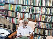 വായനയിലൂടെ ജീവിതം പഠിച്ചു; വീട് വായനശാലയാക്കി, കായണ്ണ സ്വദേശി രവീന്ദ്രൻ മാസ്റ്ററുടെ ജീവിതം...