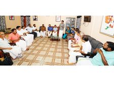  സംസ്ഥാനത്തെ സാംസ്‌കാരിക സ്ഥാപനങ്ങള്‍ അഴിമതിയുടെ കേന്ദ്രമായി മാറി: ആര്യാടന്‍ ഷൗക്കത്ത്