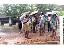 വടകരയിലെ  സാന്‍റ്റ്ബാങ്ക്സ് റോഡ് അസിസ്റ്റന്റ് എൻജിനീയർ സന്ദർശിച്ചു: പ്രശ്നങ്ങള്‍ ബോധിപ്പിച്ചു