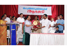 ജീവന്‍ പണയം വെച്ച് നിപ്പയെന്ന കൊലയാളി വൈറസിനെതിരെ പ്രതിരോധം തീര്‍ത്തവര്‍ക്ക് പേരാമ്പ്രയുടെ ആദരം