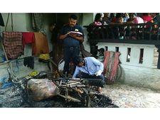 മലപ്പുറം: വീട്ടില്‍നിര്‍ത്തിയിട്ട സിപിഎം പ്രവര്‍ത്തകന്റെ  ബൈക്ക് കത്തിച്ചു, സംഭവം അര്‍ധ രാത്രി!