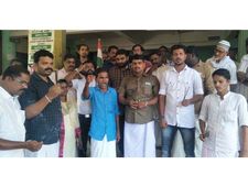 മാലിന്യം കെട്ടികിടക്കുന്നു... മഞ്ചേരി മെഡിക്കൽ കോളേജ് അത്യാഹിത വിഭാഗത്തിന് മുന്നിൽ പ്രതിഷേധം!