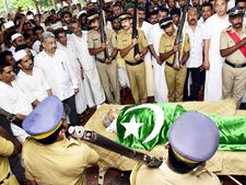ഔദ്യോഗിക ബഹുമതികളോടെ ചെര്‍ക്കളം അബ്ദുള്ളയുടെ ഭൗതിക ശരീരം  ഖബറടക്കി