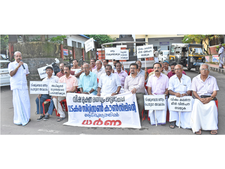 വിഷ വിമുക്തമായ മത്സ്യം ലഭ്യമാക്കണമെന്നാവശ്യപ്പെട്ട്‌ വടകരയിൽസിറ്റിസൺസ് കൗൺസിലിന്റെ   ധർണ