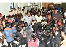 മാങ്കോസ്റ്റിൻ തൈ നട്ട് കുട്ടികൾ: കട്ടിപ്പാറ ദുരന്തഭൂമിയിൽ വിദ്യാര്‍ഥികള്‍ക്ക് സാന്ത്വനമായി അധ്യാപകർ 