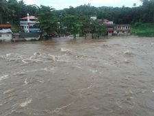 മഴക്കെടുതി: കൊച്ചിയില്‍ 31 ക്യാമ്പുകളിലായി 3254 പേരെ മാറ്റിപ്പാര്‍പ്പിച്ചു