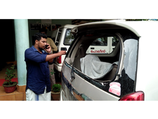 സിപിഎം സംസ്ഥാന സെക്രട്ടറി കോടിയേരി സഞ്ചരിച്ച ഇന്നോവ കാറിൽ സ്വകാര്യ ബസിടിച്ചു