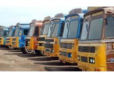 പ്രക്ഷോഭങ്ങള്‍ക്ക് പുല്ലുവില; മാറ്റമില്ലാതെ കോഴിക്കോട് സൗത്ത് ബീച്ചിലെ ലോറി പാര്‍ക്കിങ്