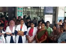 മഞ്ചേരി മെഡിക്കല്‍  കോളജില്‍ ഡോക്ടര്‍മാരുടെ പ്രതിഷേധ സമരം: ചികിത്സയെ ബാധിച്ചില്ല!