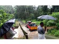  മഴയെപേടിച്ച് കലക്ടര്‍ സ്‌കൂളുകള്‍ക്ക് അവധി പ്രഖ്യാപിച്ചതോടെ 'മഴ പോയി'