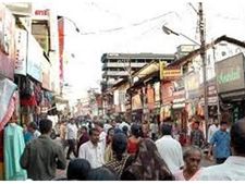 മിഠായിത്തെരുവില്‍ യാത്രാ തടസം സൃഷ്ടിക്കുന്ന വ്യാപാരികളെ മാറ്റണമെന്ന് മനുഷ്യാവകാശ കമ്മിഷന്‍ 
