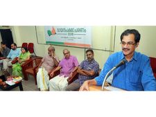  വായന വ്രതമാക്കിയ കേരളീയര്‍ക്ക്  വായനക്കായി ഒരു ദിനം മാറ്റിവെക്കേണ്ടി വരുന്നത് ഗതികേടെന്ന്  അനില്‍ വള്ളത്തോള്‍