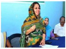 കോഴിക്കോട്: വിദ്യാര്‍ത്ഥികള്‍ക്ക് നിര്‍ബന്ധിത പാദപൂജ, ബാലാവകാശ കമ്മീഷന് വനിതാലീഗിന്റെ പരാതി 