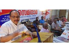  ഇന്ത്യയിലെ 15മാധ്യമങ്ങളെ റിലയന്‍സ് ഗ്രൂപ്പ് ഏറ്റെടുത്തു: ദേശാഭിമാനി റസിഡന്റ് എഡിറ്റര്‍ പിഎം മനോജ്