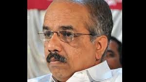 ഹജൂര്‍ കച്ചേരി പൊളിച്ചുനീക്കിയതിനെതിരെ എ പ്രദീപ് കുമാര്‍ എംഎല്‍എ;ക്ഷേത്രങ്ങളുടെയും പള്ളികളുടെയും രേഖകള്‍ ഏറ്റെടുക്കുമെന്ന് മന്ത്രി കടന്നപ്പള്ളി