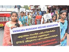 റോയല്‍റ്റിക്കെതിരെ സംഗീതകലാകാരന്‍മാര്‍ പ്രതിഷേധിച്ചു: 