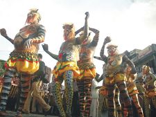 സർക്കാർ പ്രഖ്യാപിച്ച ധനസഹായം ലഭിച്ചില്ല; സാമ്പത്തിക ഞെരുക്കത്തിൽ തൃശ്ശൂരിലെ പുലികൾ
