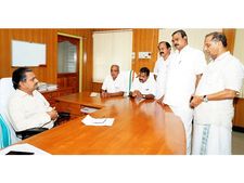 നിര്‍മ്മാണമേഖലയിലെ സ്തംഭനാവസ്ഥ; വയനാട്ടിലെ ക്വാറികള്‍ തുറക്കണം, യുഡിഎഫ് സംഘം കലക്ടറെ കണ്ടു