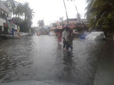 മഴക്കെടുതി: പശ്ചിമകൊച്ചിയിൽ നൂറോളം വീടുകളിൽ വെള്ളം കയറി, മട്ടാഞ്ചേരിയും ഫോര്‍ട്ട് കൊച്ചിയും മുങ്ങി!!