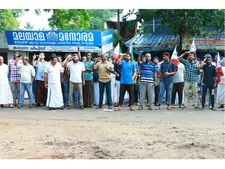 കരുതൽ തടങ്കലിലുള്ളവരെ വിട്ടു കിട്ടണം; എസ്ഡിപിഐ പോലീസ് സ്റ്റേഷൻ ഉപരോധിച്ചു