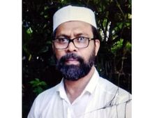 സ്‌കൂട്ടറിനുപിന്നില്‍ ബസിടിച്ചു: മലപ്പുറത്തെ മദ്രസ അദ്ധ്യാപകന്‍ മരിച്ചു, ബസ് കയറിയിറങ്ങി!!