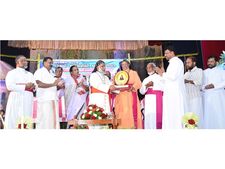 കര്‍ദിനാള്‍ ക്ലീമിസ് കാതോലിക്കാ ബാവയ്ക്ക് ശ്രേയസ് പുരസ്‌കാരം സമര്‍പ്പിച്ചു