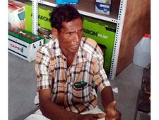 മലപ്പുറം: ഏഴുവയസ്സുകാരിയെ റോഡു മുറിച്ചുകടക്കാന്‍  സഹായിച്ച തമിഴുനാട്ടുകാരനെ ആള്‍ക്കൂട്ടം അക്രമിച്ചു