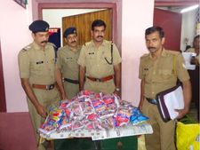 വടകരയിൽ ട്രെയിനിൽ കടത്താൻ ശ്രമിച്ച വിദേശ മദ്യവും പുകയില ഉൽപ്പന്നങ്ങളും പിടികൂടി 