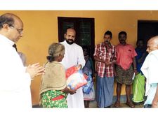 കെടുതികളില്‍ തുണയായി ഡബ്ല്യു എസ് എസ്: ദുരിതാശ്വാസക്യാംപുകളില്‍ അവശ്യസാധനക്കിറ്റുകള്‍ വിതരണം ചെയ്തു