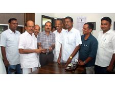 മലപ്പുറത്ത് പോസ്റ്റല്‍ ഡിവിഷന്‍ ഓഫീസ്  സ്ഥാപിക്കണം: കുഞ്ഞാലിക്കുട്ടിയോട് യൂത്ത് ലീഗ്