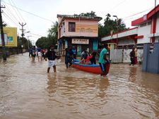 മഴക്കെടുതി: കാന്‍സറിനു പിന്നാലെ പ്രളയവും, ദുരിതാശ്വാസ ക്യാംപില്‍ ആശങ്കകളോടെ രാജേഷ്