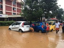 തൃശ്ശൂരിൽ ഭക്ഷ്യവസ്തുക്കള്‍ക്കും  ഇന്ധനത്തിനും ക്ഷാമം; മിക്ക കടകളും തുറന്നില്ല...