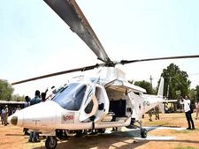 നാടിന്റെ മനംകവര്‍ന്ന രക്ഷാ ദൗത്യത്തിനു ശേഷം എയര്‍ ആംബുലന്‍സിന് വന്‍ യാത്രയയപ്പ്