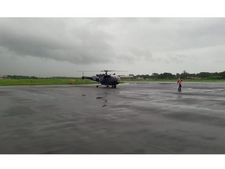  കൊച്ചിയില്‍ പ്രള‍യക്കെടുതിയിൽ കുടുങ്ങിയവരെ ‍എയർലിഫ്റ്റ് ചെയ്തു: സേനയുടെ ഹെലികോപ്റ്ററുകൾ രംഗത്ത്