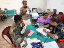 പ്രളയക്കെടുതിയില്‍ അകപ്പെട്ടവര്‍ക്ക് സാന്ത്വനമേകി വ്യോമസേനയുടെ താല്‍ക്കാലിക ആശുപത്രി
