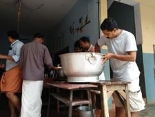 ദുരിതാശ്വാസ ക്യാംപുകളിൽ അനുഗ്രഹമായി ആയുർവേദ വിഭാഗത്തിന്റെ സാന്നിധ്യം, പരിശോധനയ്ക്കൊപ്പം മരുന്നുകളും!