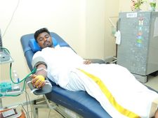 മലപ്പുറത്തെ കതിർമണ്ഡപത്തിൽ നിന്ന് നേരെ ആശുപത്രിയിലേക്ക്;  രക്തം ദാനം ചെയ്ത് വരനും കൂട്ടരും മടങ്ങി