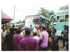 വിദ്യാര്‍ഥിനിക്കുനേരേ ബസ് കണ്ടക്ടറുടെ അസഭ്യവര്‍ഷം; വിദ്യർത്ഥികൾ ബസ്സ് തടഞ്ഞു, സഘർഷം!
