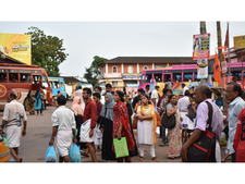 പാരലല്‍ സര്‍വ്വീസ് നടത്തുന്ന വാഹനങ്ങള്‍ക്കെതിരെ നടപടി വടകര-പേരാമ്പ്ര റൂട്ടിലെ സ്വകാര്യ ബസ് സമരം ഒത്തുതീര്‍പ്പായി