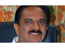 മുഖ്യമന്ത്രിയുടെ ദുരിതാശ്വാസ നിധിയിലേക്ക് അരലക്ഷം രൂപ കൈമാറി കോഴിക്കോട് ജില്ലാ കലക്റ്റര്‍ യുവി ജോസ്‌