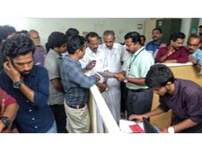 മുഖ്യമന്ത്രിയുടെ ആഹ്വാനത്തോട് പ്രതികരിച്ച് കോഴിക്കോട് കലക്റ്ററേറ്റ്; ജീവനക്കാര്‍ ഒരു മാസത്തെ ശമ്പളം നല്‍കും